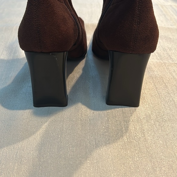 Predictions Women’s Brown Ankle Heeled Boots w/ square heel Size 8.5 Preowned - Picture 12 of 16